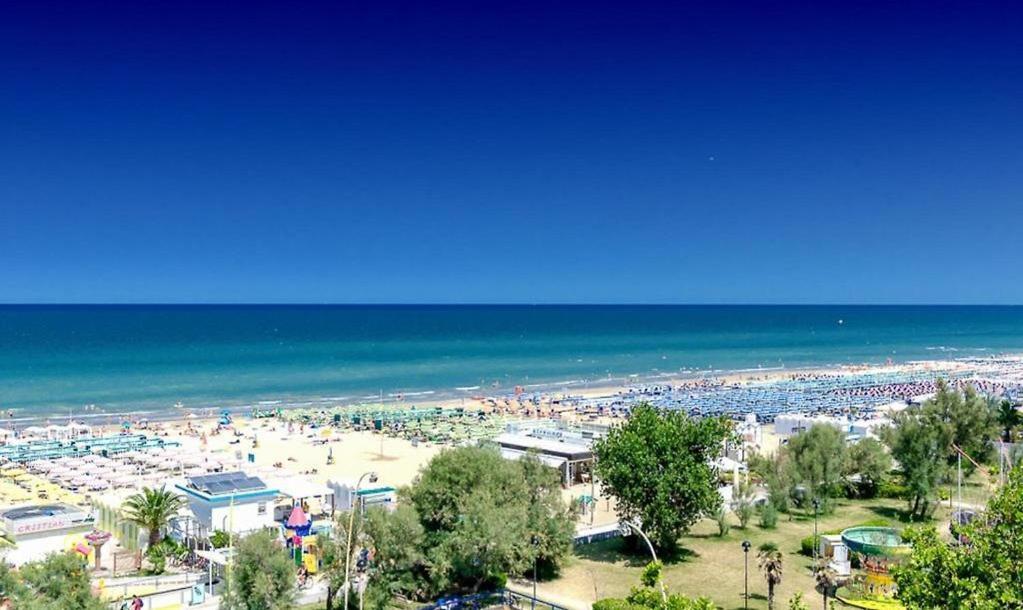 Hotel Los Angeles - Fronte Mare Riccione Exterior foto